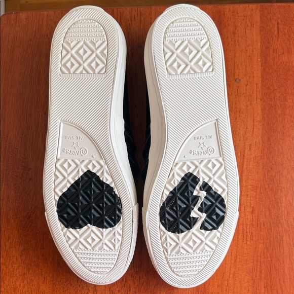 Converse Black Mary Jane with Hearts Shoes 8.5 - Picture 4 of 8